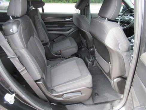 Certified 2025 Jeep Grand Cherokee L Laredo w/ Luxury Tech Group I RWD image 30