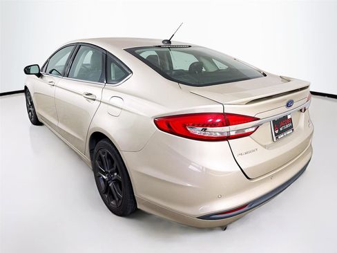 Used 2018 Ford Fusion SE w/ Equipment Group 201A image 5