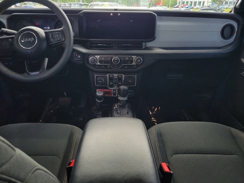 Used 2024 Jeep Wrangler Unlimited AWD/4WD image 14