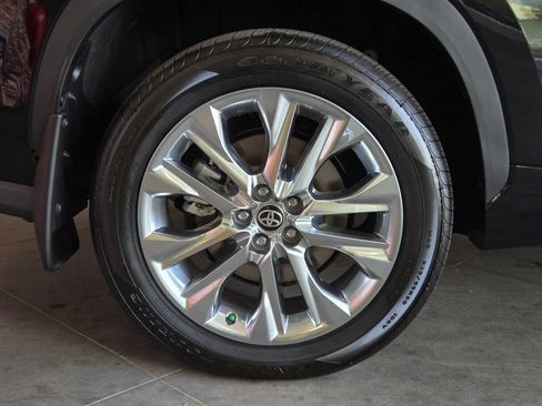 Certified 2026 Toyota Highlander Limited AWD/4WD image 5