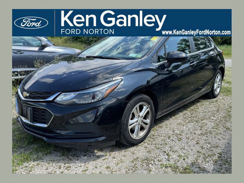 Used 2017 Chevrolet Cruze LT FWD image 1