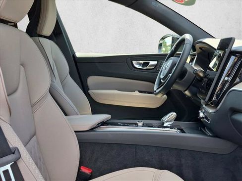 Used 2026 Volvo XC60 B5 Core AWD/4WD image 23