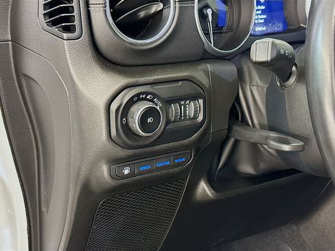 Used 2022 Jeep Wrangler Unlimited Sahara AWD/4WD image 17
