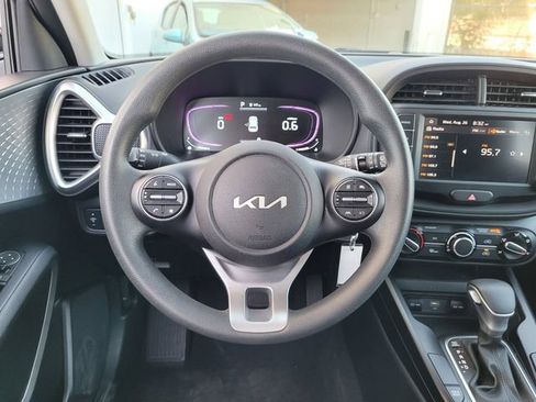 Certified 2025 Kia Soul LX w/ LX Technology Package FWD image 18