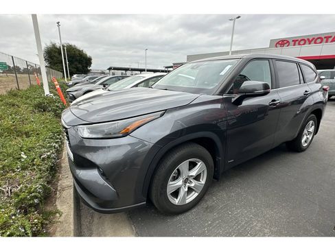 Used 2023 Toyota Highlander LE AWD/4WD image 5