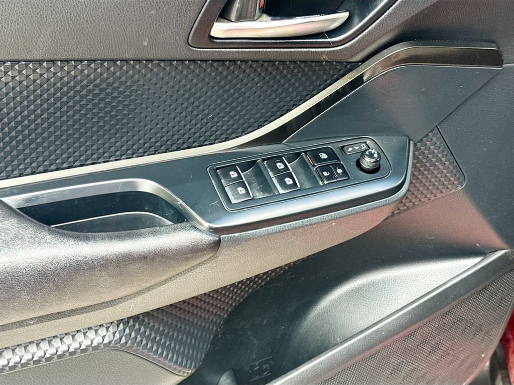 Used 2018 Toyota C-HR XLE FWD image 17