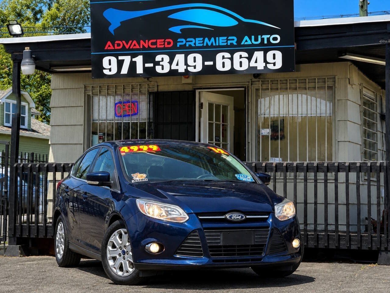 Used 2012 Ford Focus SE FWD image 1