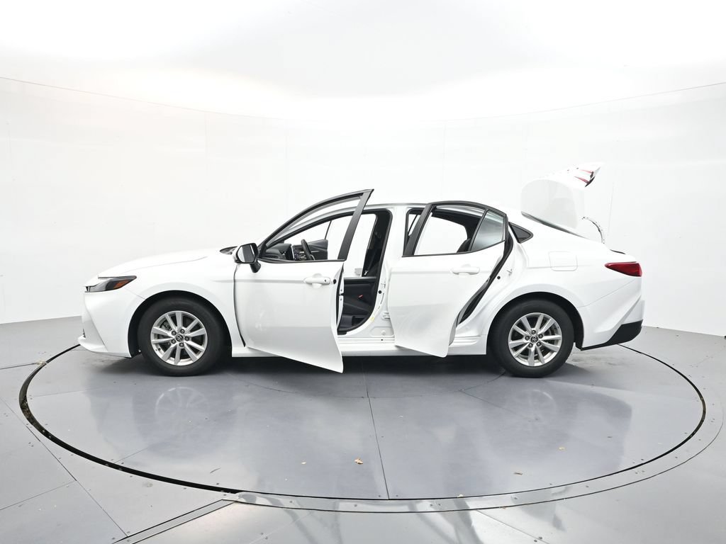 Used 2025 Toyota Camry LE FWD image 32