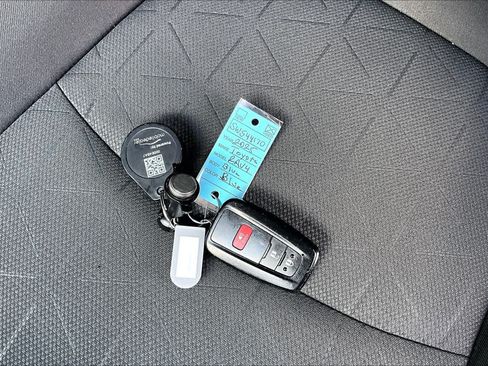 Certified 2025 Toyota RAV4 XLE AWD/4WD image 15