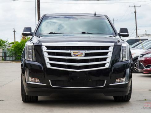 Used 2017 Cadillac Escalade Luxury image 2