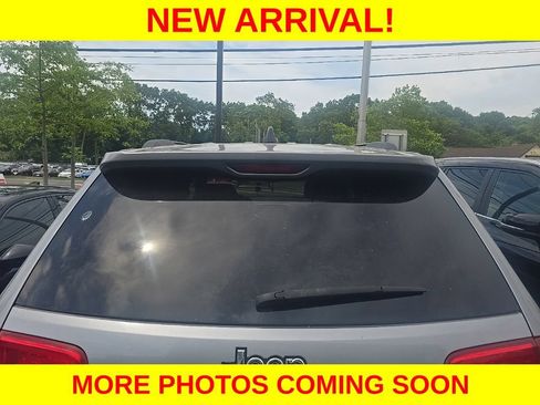Used 2017 Jeep Grand Cherokee Limited AWD/4WD image 11