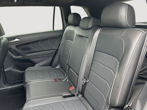 Used 2024 Volkswagen Tiguan SEL R-Line w/ MDO Package, Two-Row AWD/4WD image 8