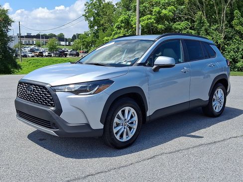 Certified 2023 Toyota Corolla Cross LE FWD image 3