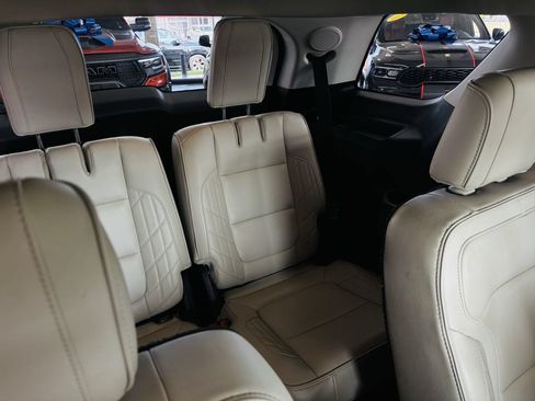 Used 2017 Ford Explorer Platinum AWD/4WD image 39
