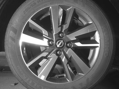 Used 2025 Nissan Versa SV image 15