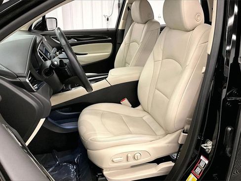 Used 2023 Buick Enclave Essence image 19