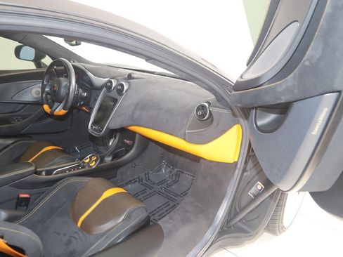 Used 2020 McLaren 570S Coupe RWD image 69
