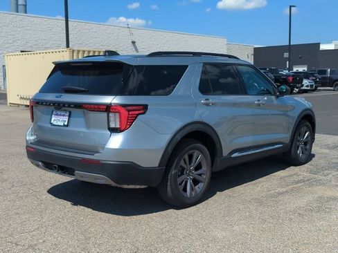 Used 2025 Ford Explorer Active w/ Active Comfort Package AWD/4WD image 3