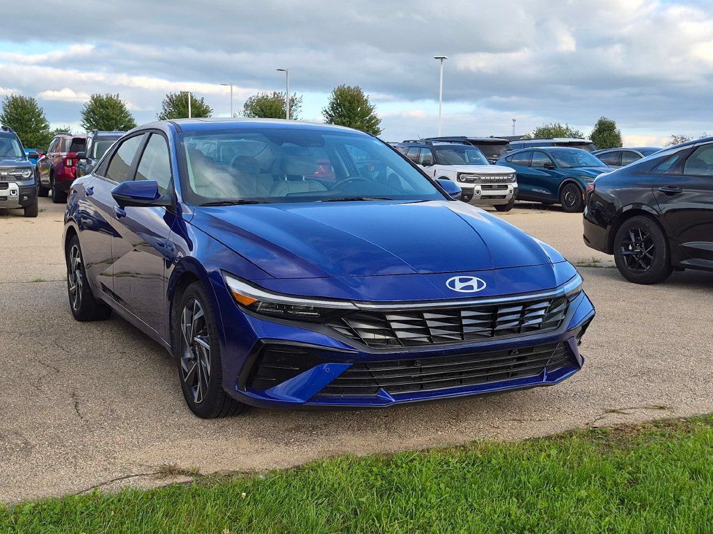 Used 2024 Hyundai Elantra Limited FWD image 1