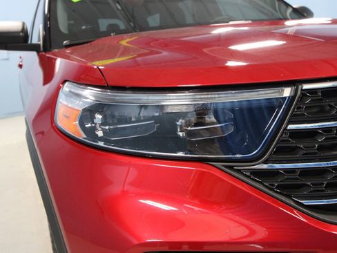 Used 2022 Ford Explorer XLT image 33