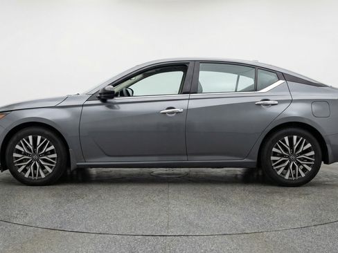 Used 2025 Nissan Altima 2.5 SV FWD image 5