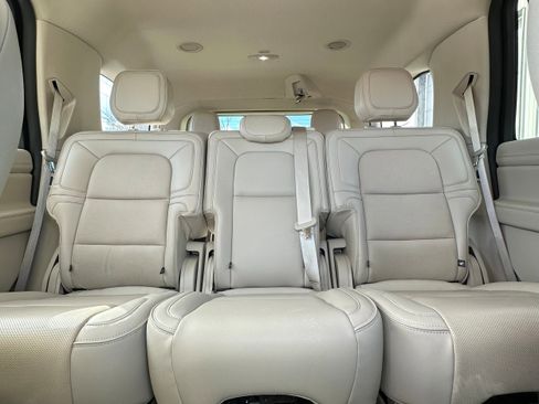 Used 2019 Lincoln Navigator Premiere AWD/4WD image 36