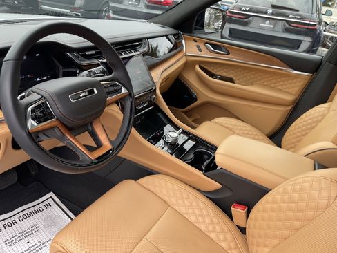 Used 2025 Jeep Grand Cherokee L Summit image 10