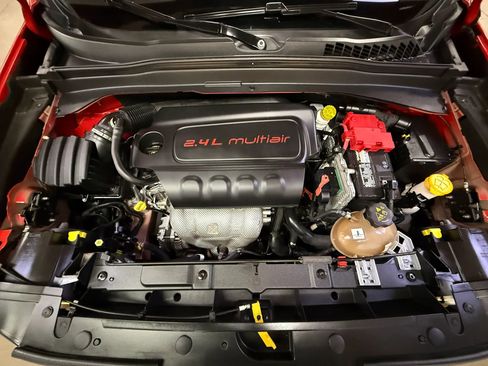 Used 2018 Jeep Renegade Trailhawk w/ UConnect 8.4 Nav Group image 31