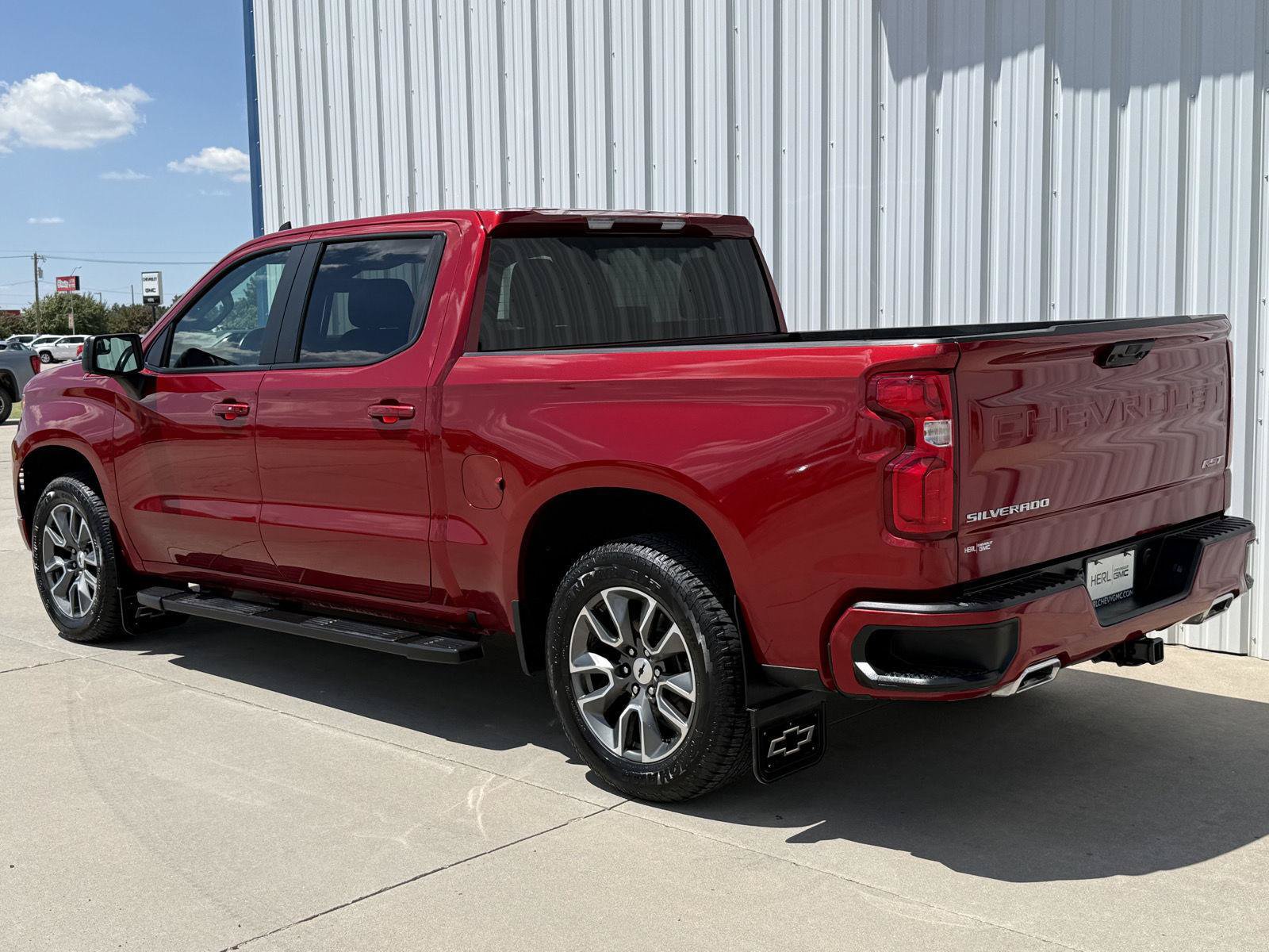 Used 2024 Chevrolet Silverado 1500 RST w/ Z71 Off-Road Package AWD/4WD image 7
