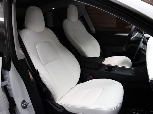 Used 2022 Tesla Model Y Long Range image 20