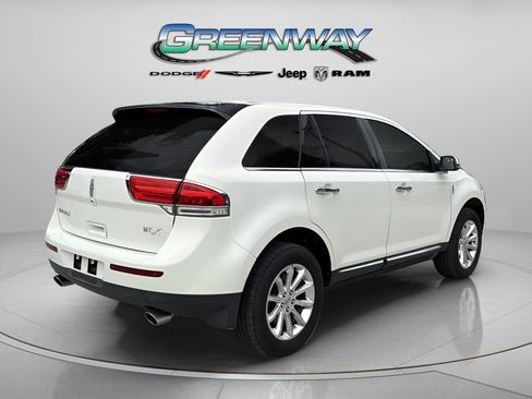 Used 2013 Lincoln MKX FWD image 4