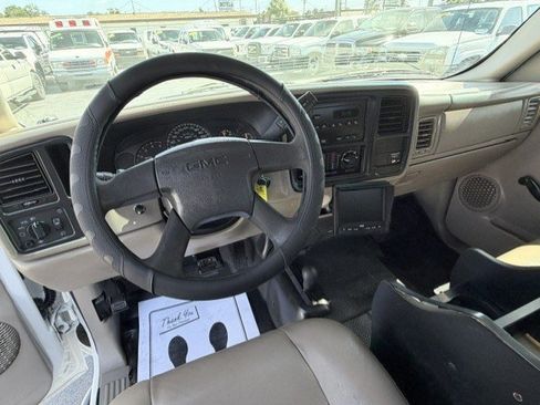 Used 2006 GMC Sierra 2500 W/T w/ Heavy-Duty Power Package AWD/4WD image 13