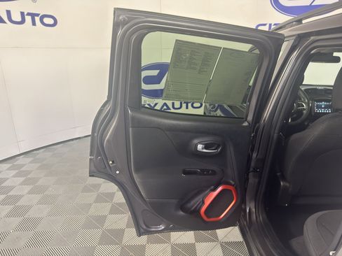 Used 2018 Jeep Renegade Sport w/ Power & Air Group image 29