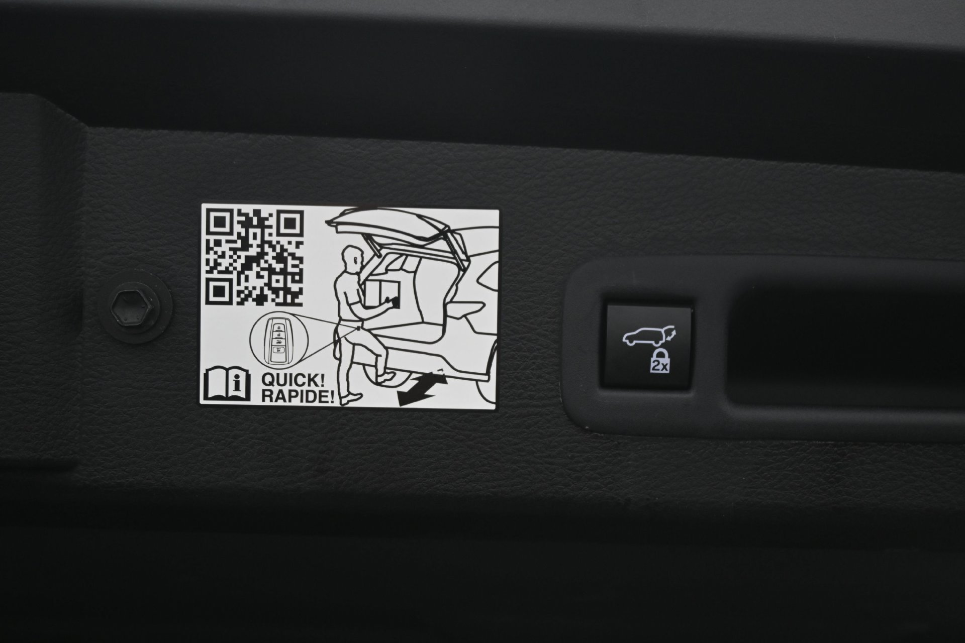 Used 2022 Toyota Sienna XSE FWD image 17