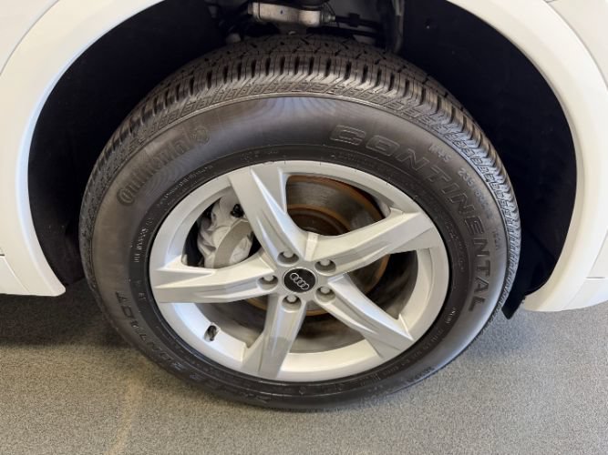 Used 2023 Audi Q5 2.0T Premium w/ Convenience Package AWD/4WD image 9