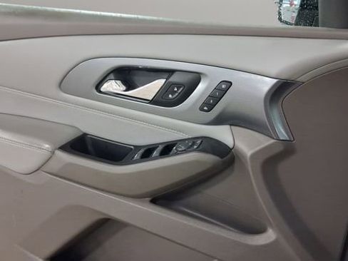 Used 2019 Chevrolet Traverse Premier w/ Driver Confidence II Package FWD image 34