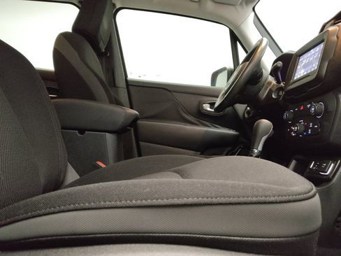 Used 2020 Jeep Renegade Altitude FWD image 21