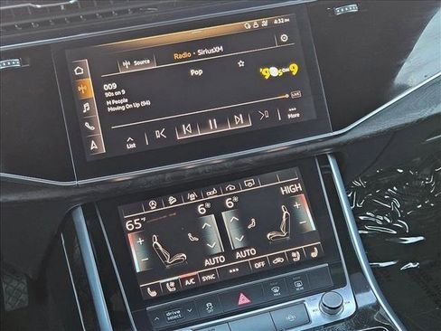 Used 2019 Audi Q8 Premium Plus w/ Premium Plus image 13
