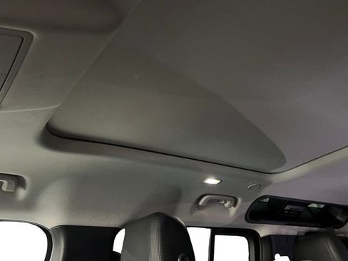 Used 2020 Land Rover Defender 110 First Edition image 15