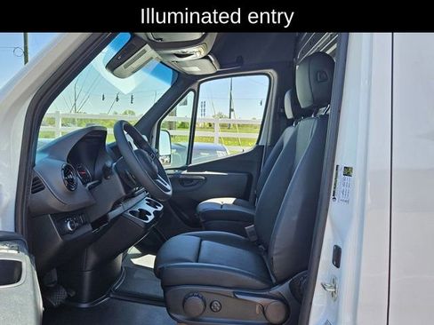 Used 2024 Mercedes-Benz Sprinter 2500 image 12