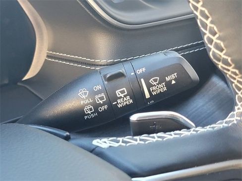 Used 2022 Jeep Grand Cherokee L Limited w/ Black Appearance Package image 35