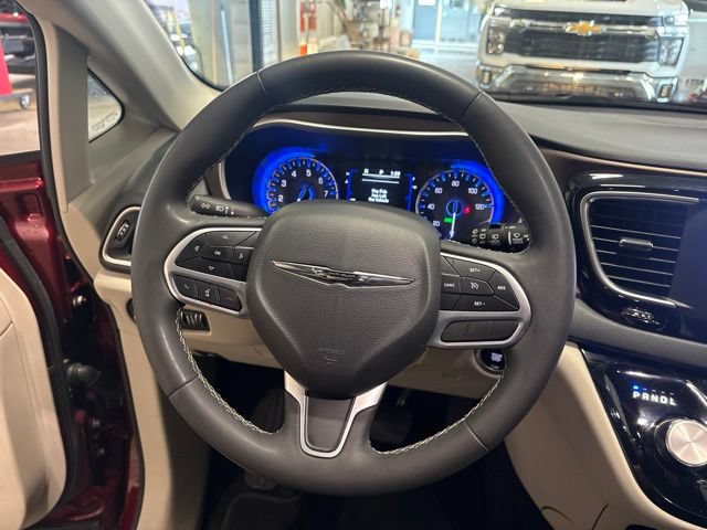 Used 2023 Chrysler Voyager LX FWD image 15