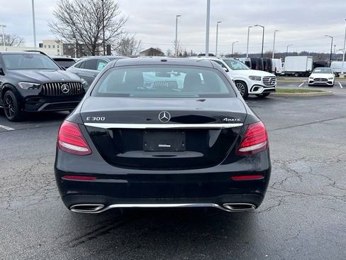 Certified 2018 Mercedes-Benz E 300 4MATIC image 9