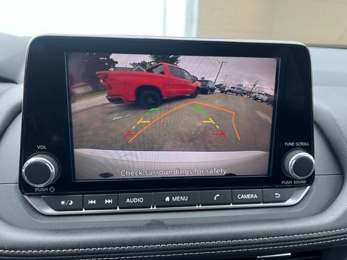 Used 2024 Nissan Rogue SV image 43