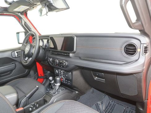 Used 2025 Jeep Gladiator Mojave image 40