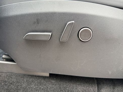 Used 2023 Tesla Model Y 2WD image 16