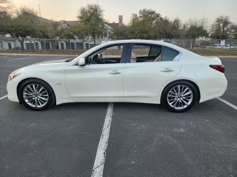 Used 2019 INFINITI Q50 Luxe w/ Essential Package (3.0T Luxe) image 4