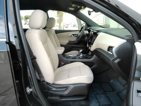 Used 2022 Chevrolet Traverse LS FWD image 17