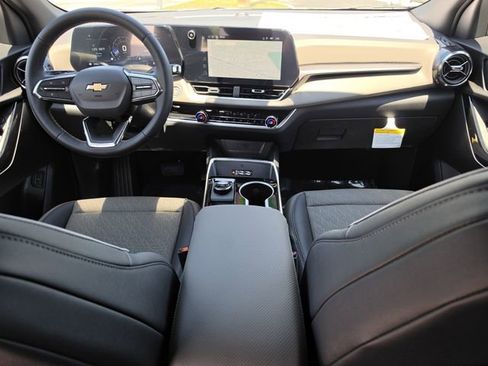 New 2026 Chevrolet Equinox LT w/ Convenience Package II FWD image 14
