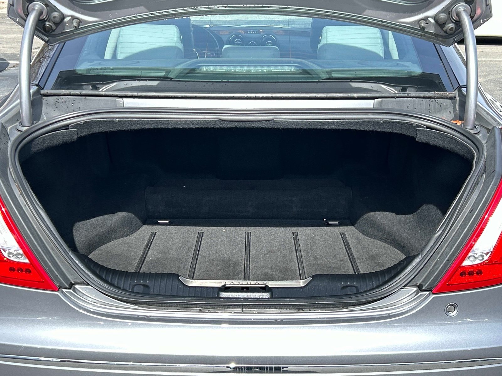 Used 2012 Jaguar XJ RWD image 14